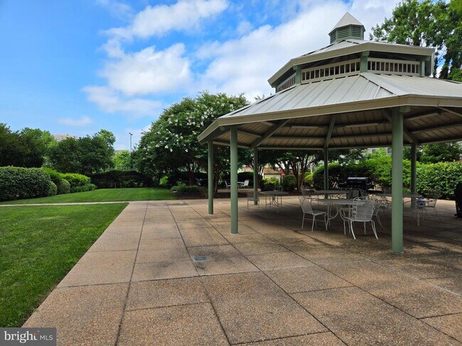 Building Photo - 5300 Holmes Run Pkwy