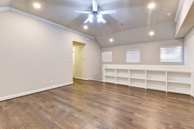 Building Photo - Beautiful Home Right on Durham Drive!
