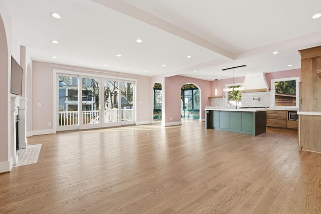 Building Photo - 1618 N Danville St