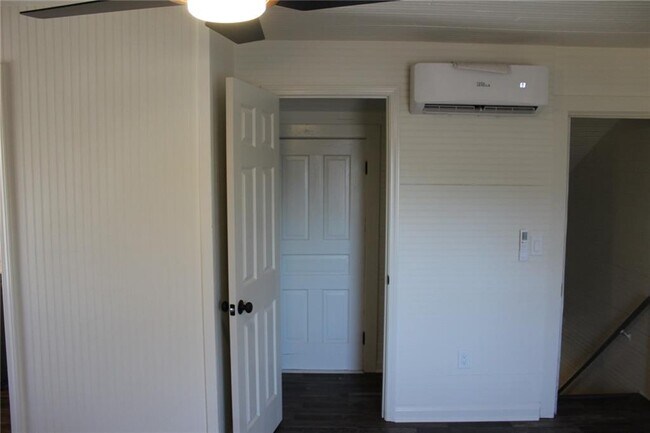 Building Photo - 11 Liberty St