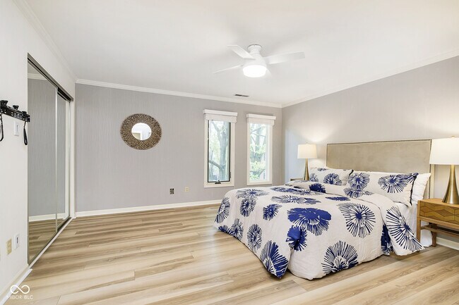 Building Photo - 592 E Vermont St