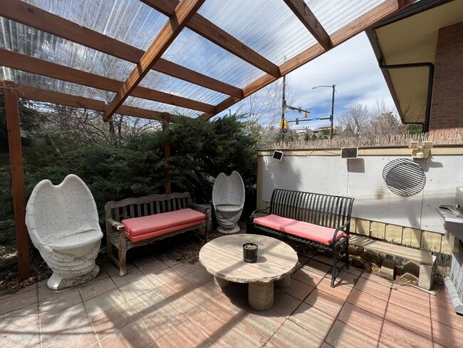 Building Photo - 3690 Broadway St