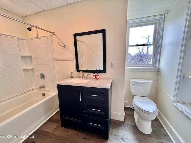 Building Photo - 290 2nd Ave