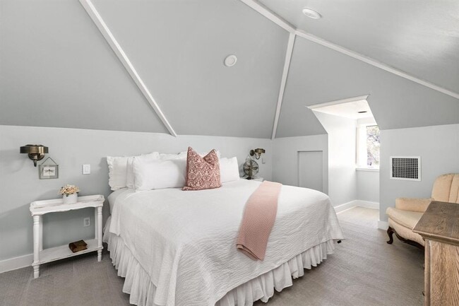 Building Photo - 201 Ramona St