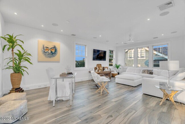 Building Photo - 985 Ocean Ave