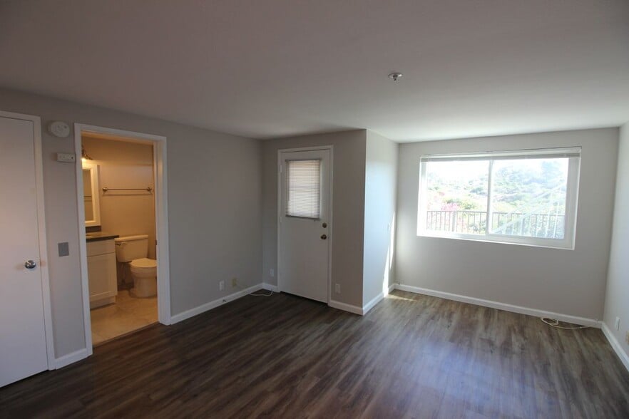 Building Photo - 227 Avenida Lobeiro