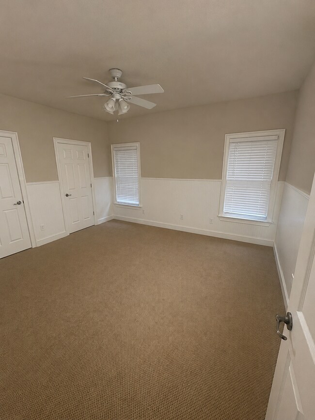 Building Photo - 860 Streamside Dr