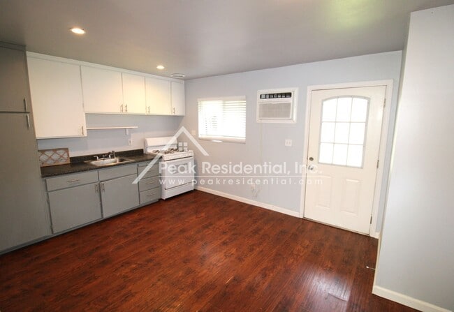Building Photo - Carmichael 2bd/1ba Duplex near Manzanita & Auburn Blvd
