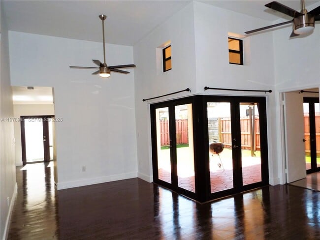 Building Photo - 422 SW 88th Pl