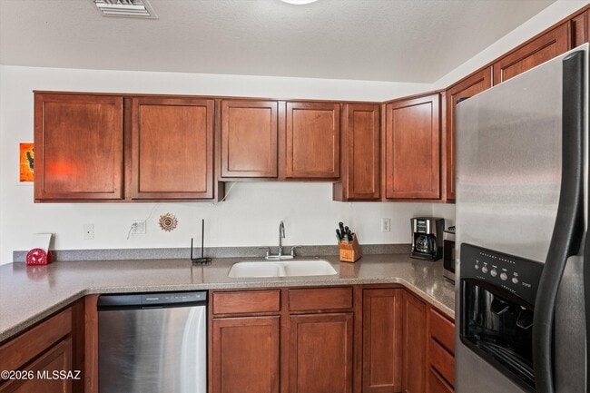 Building Photo - 5051 N Sabino Canyon Rd