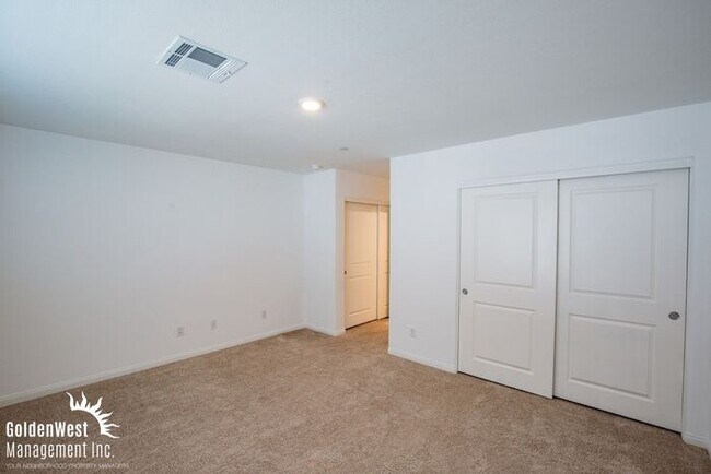 Building Photo - Modern 3Bdm 2Ba Townhome with Community Pool in Southwest Las Vegas.