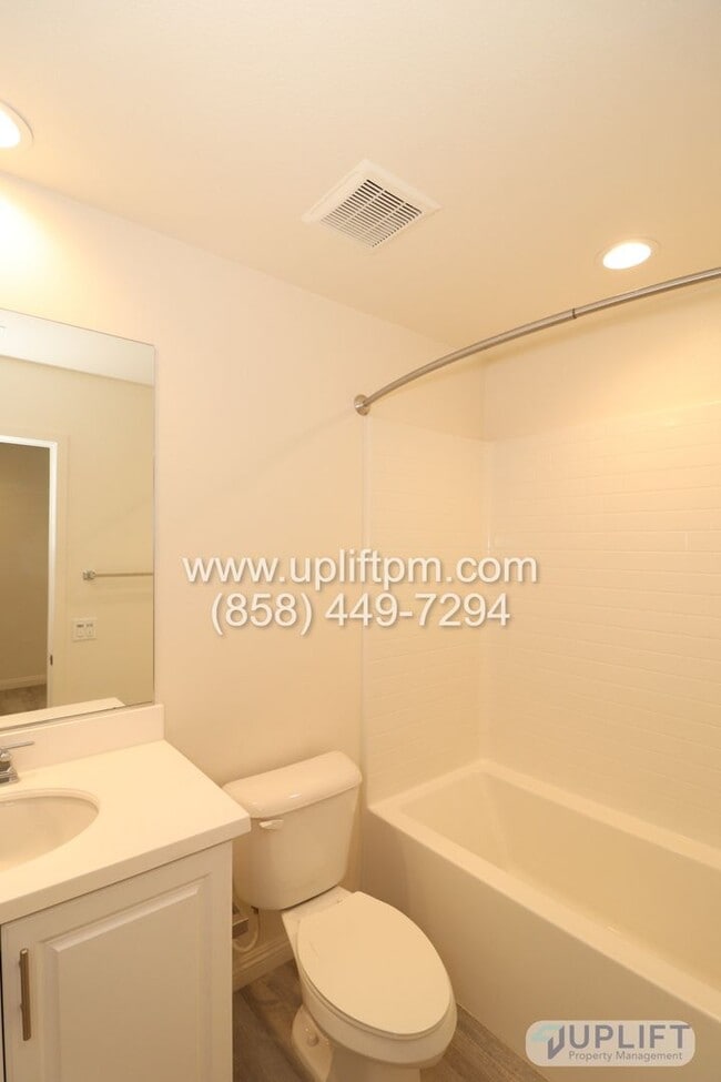 Building Photo - 3 Bedroom, 3.5 bathroom Three story Luxury...
