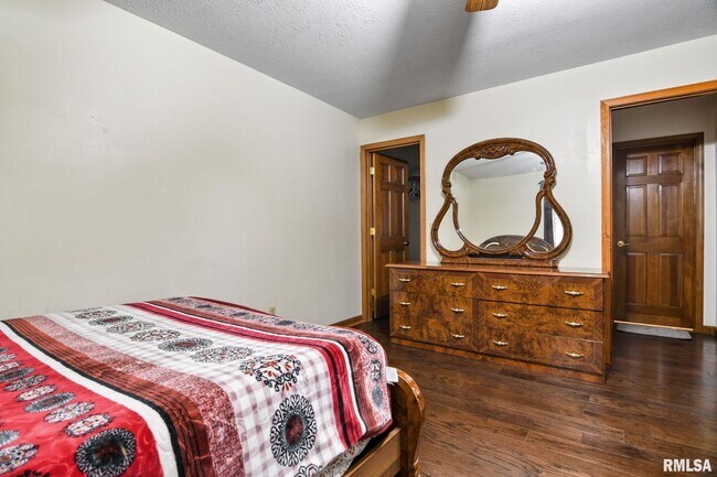 Building Photo - 2605 Montega Dr