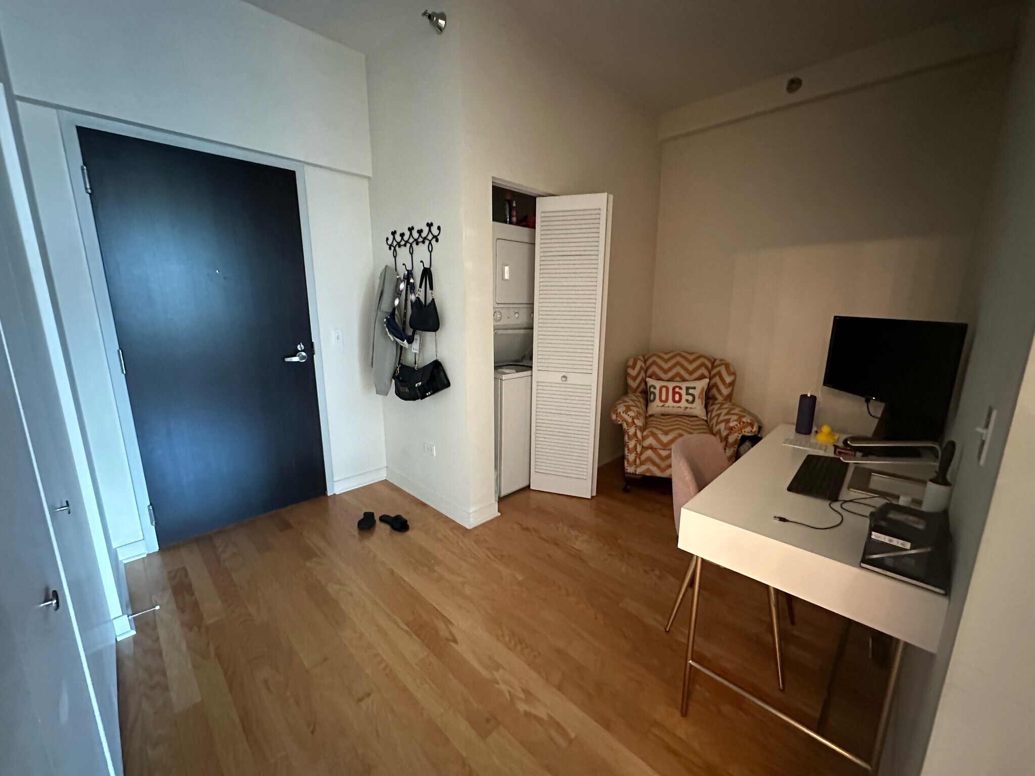 Building Photo - 303 W Ohio St