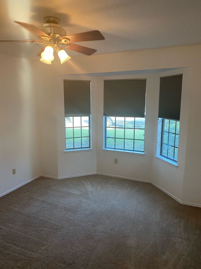 Building Photo - 407 Hoover Ave