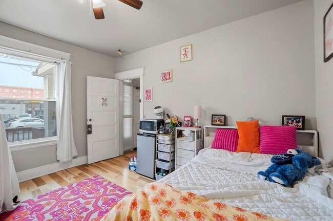 Building Photo - 7 Bed/3 Bath Mins. from UC Campus $700/pp ($4,900/mo)!