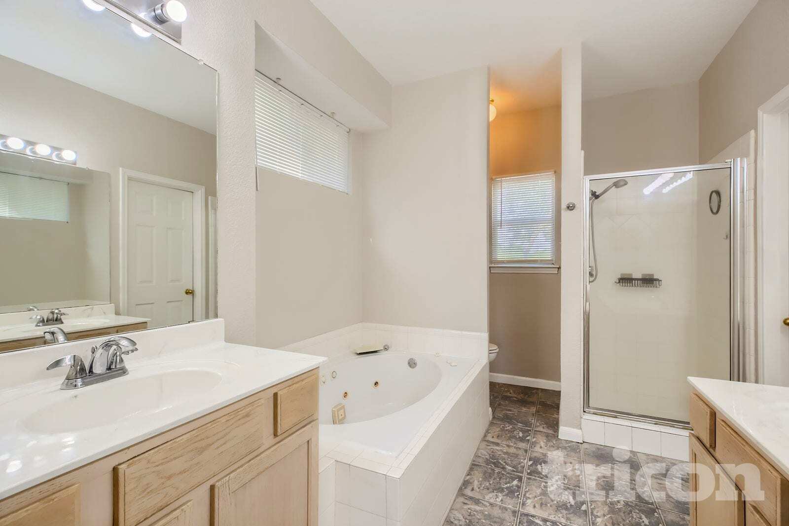 Building Photo - 12430 Canyon Ct