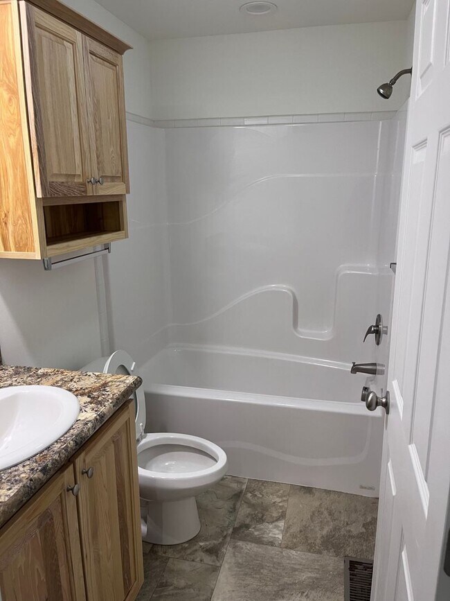 Building Photo - 1014 Aileen Cir