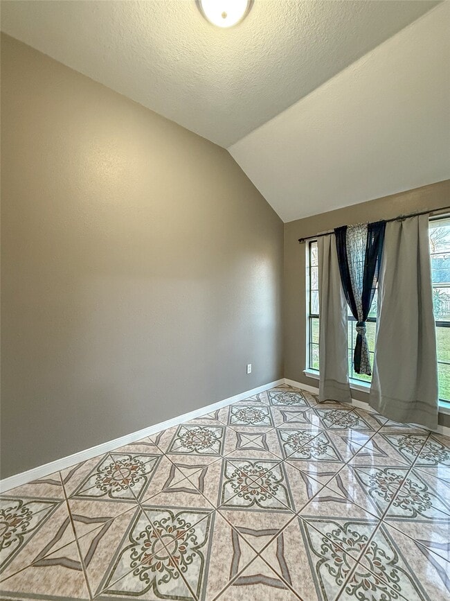 Building Photo - 603 Mosswood Dr