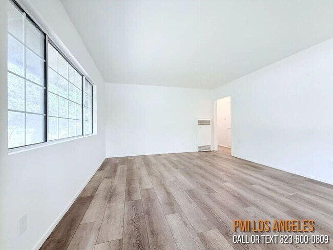 Building Photo - 10565 Camarillo St