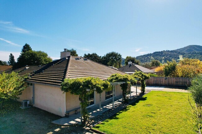 Building Photo - 475 Heritage Ln