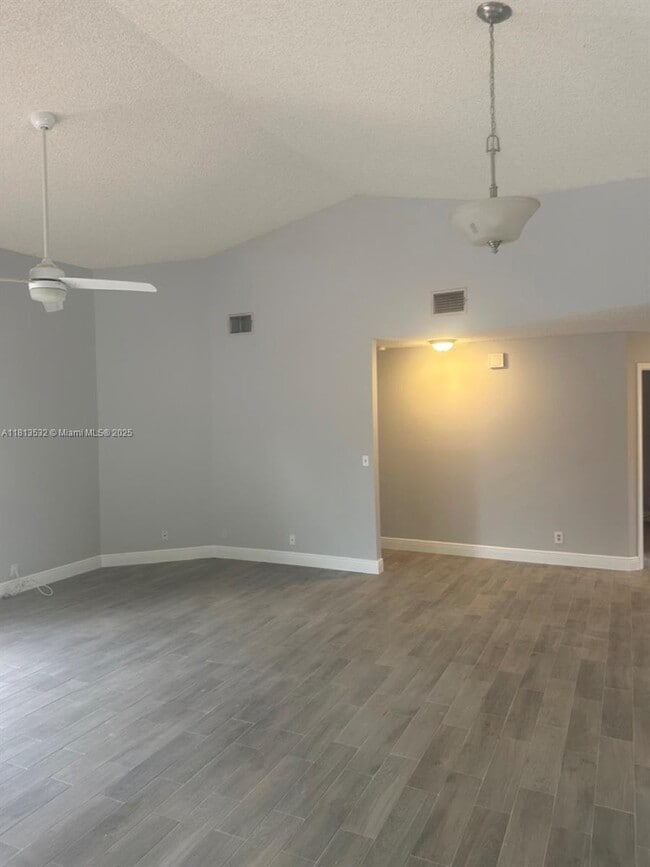 Building Photo - 21615 Villa Nova Dr