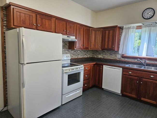 Building Photo - 4 Bedroom Home in Warriors Mark