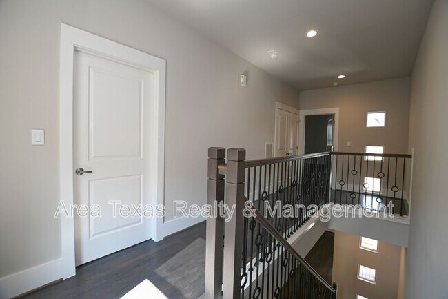 Building Photo - 2220 Portsmouth St