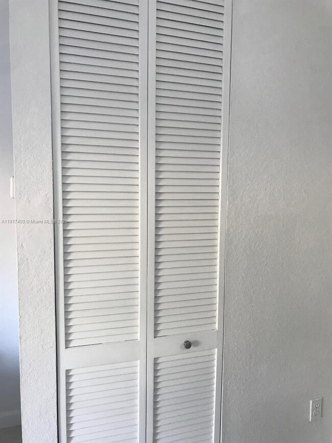 Building Photo - 3355 NE 13th Cir Dr