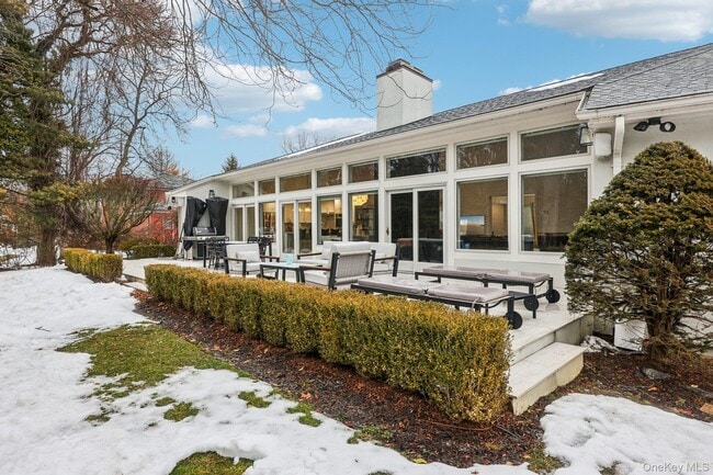 Building Photo - 6 Carol Ln