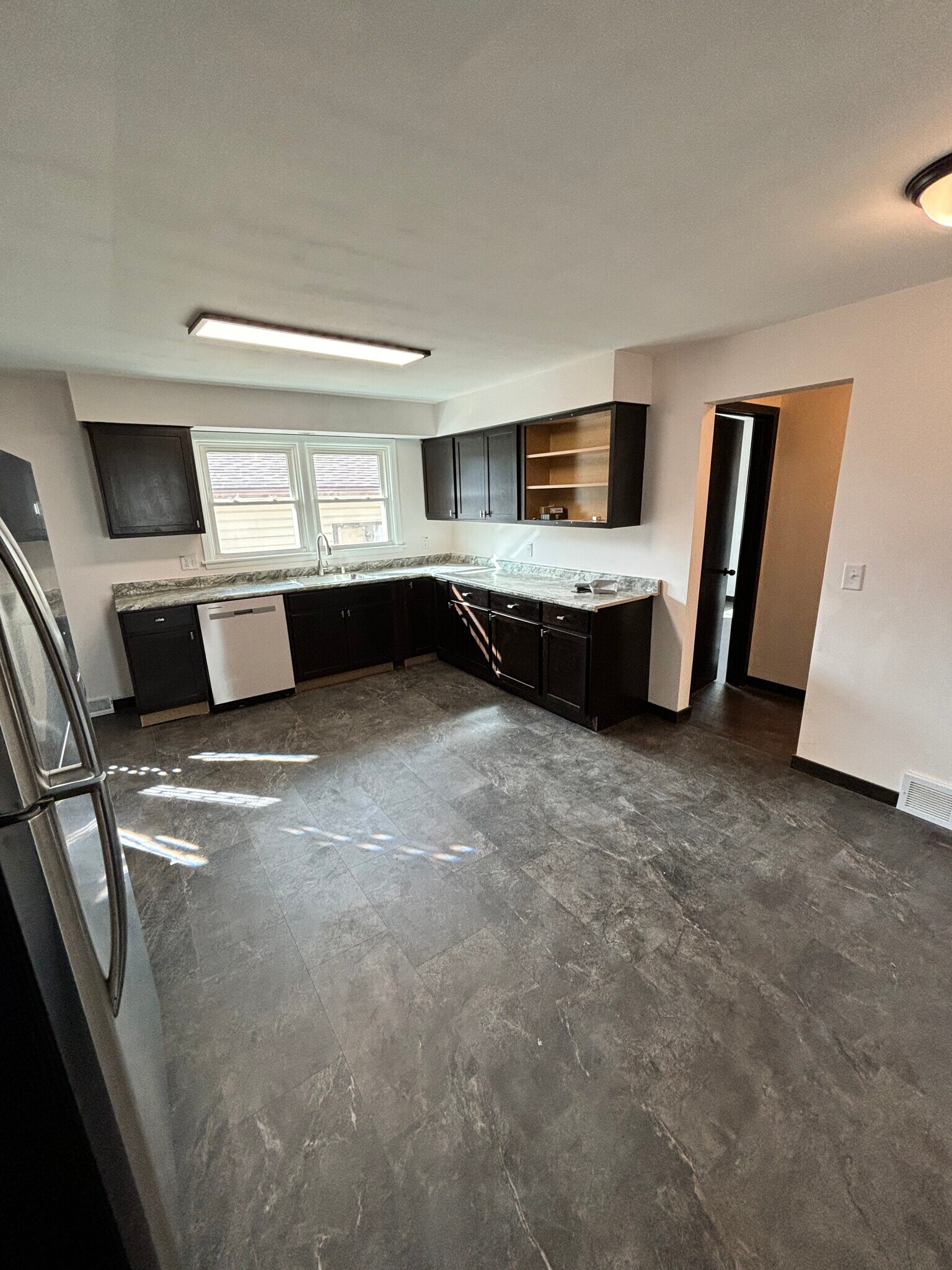 Building Photo - 2047 Ravine St