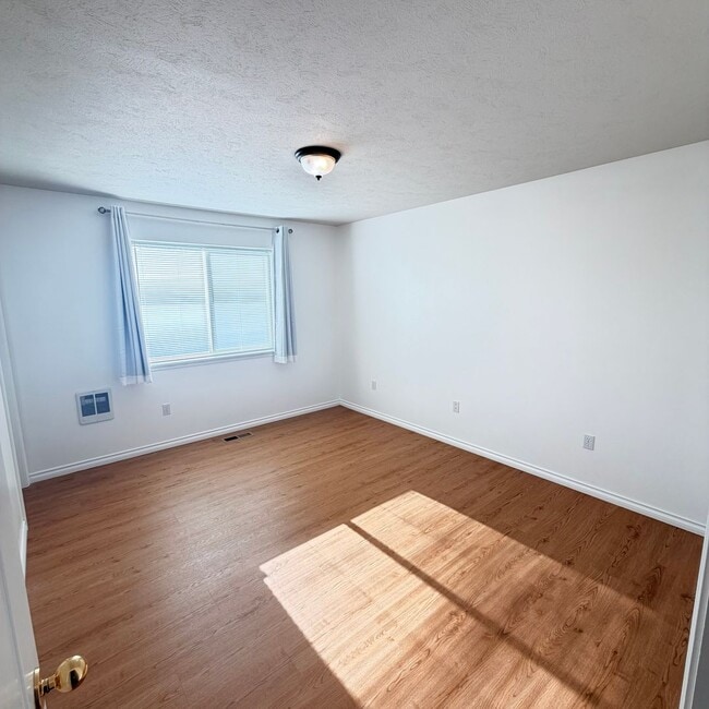 Building Photo - 3922 E Siskin Ln