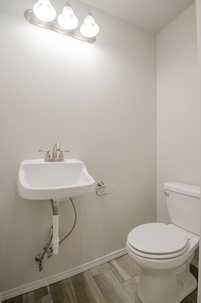 Building Photo - 4 Bed, 2.5 Bath, 3 Car Garage Beauty In Desirable Brighton Village In BA!