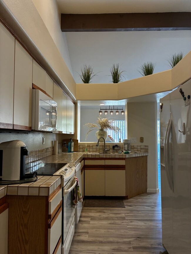 Building Photo - Beautiful La Jolla Condo – Fully Furnished