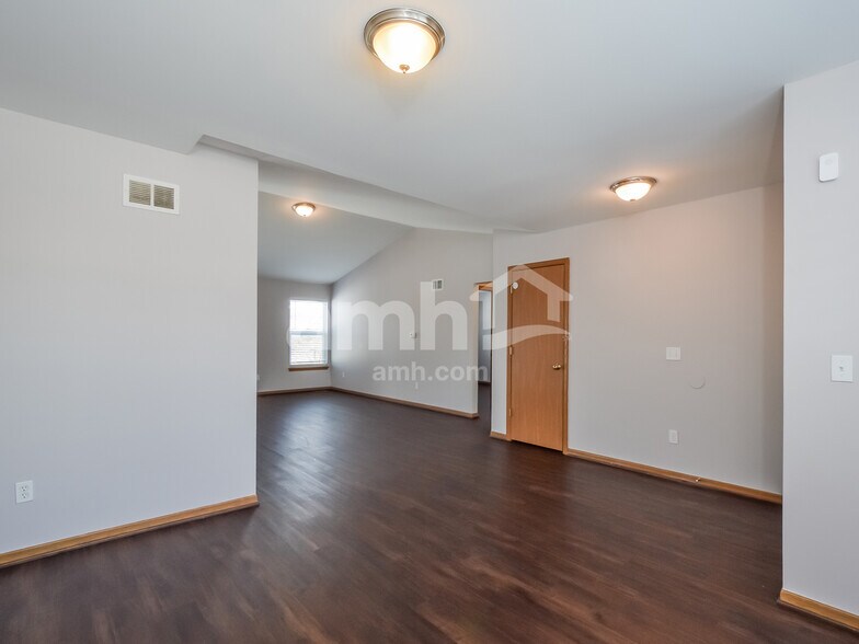 Building Photo - 1031 Misty Landing Ct