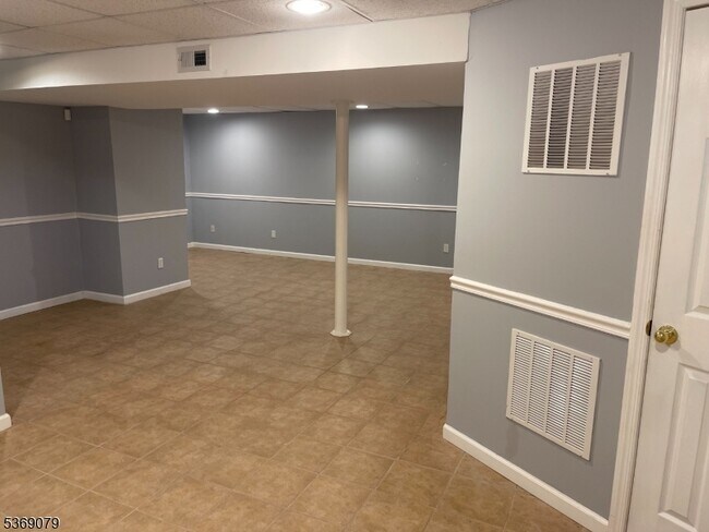 Building Photo - 13 Apache Way