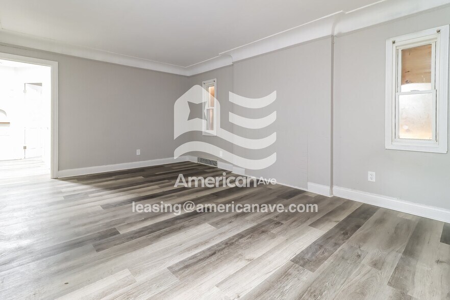 Building Photo - 4604 Bedford St