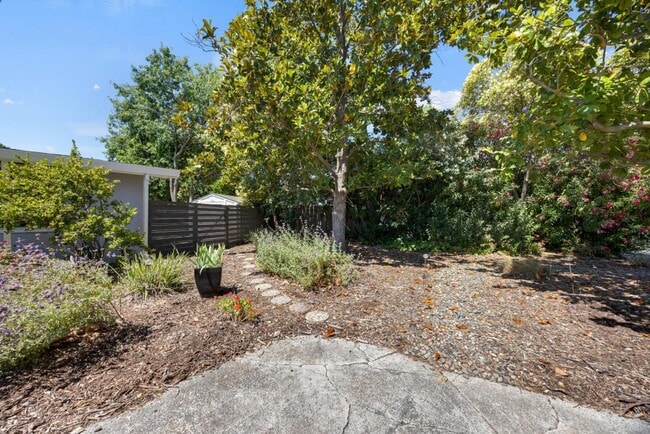 Building Photo - 4330 Baywood Way