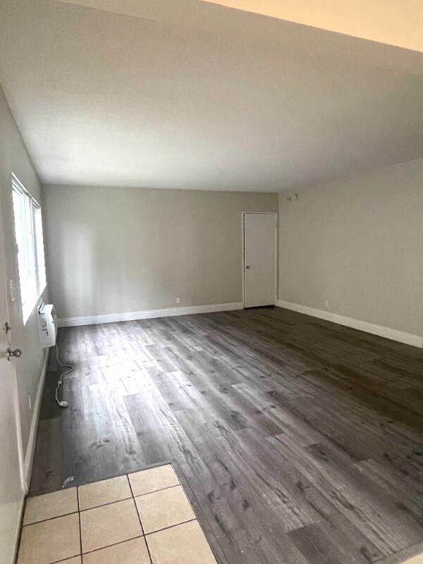 Building Photo - 562 Silverwood Ave