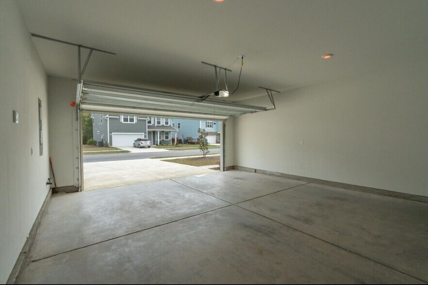 Building Photo - 177 Cherry Grove Dr