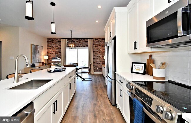 Building Photo - 200 Souders Wy