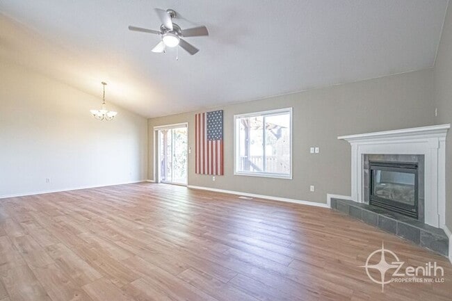 Building Photo - 516 NE 199th St