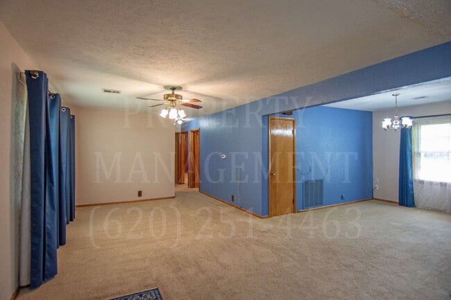Building Photo - 3-Bed, 1.5-Bath with Detached Dual-Access ...