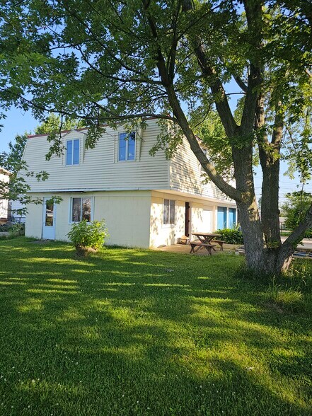 Building Photo - 19 Lloyd Dr