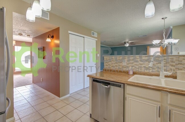 Building Photo - $MOVE IN SPECIAL PRICING$ 999.00 FIRST FULL MONTHS RENT.