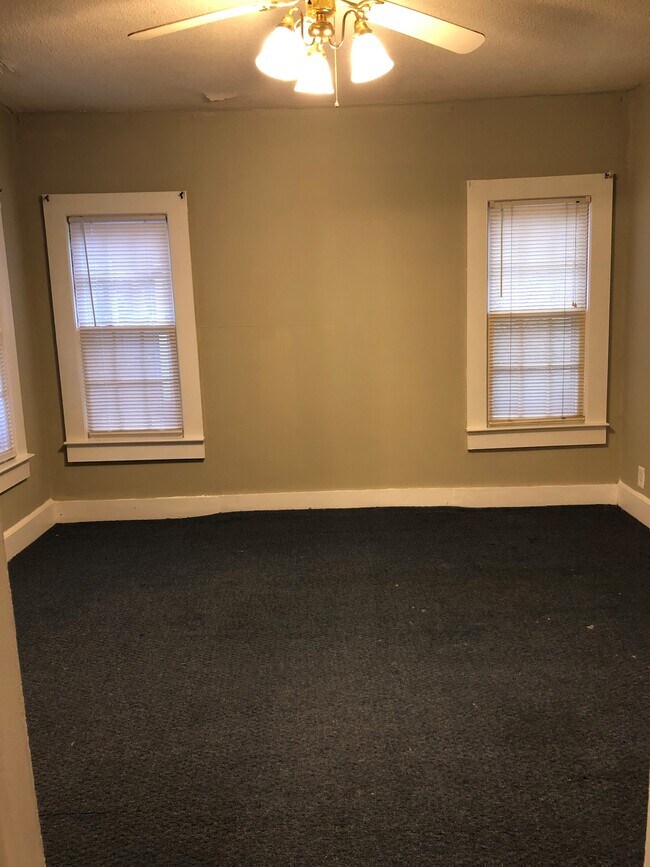 Building Photo - 716 Lucas St