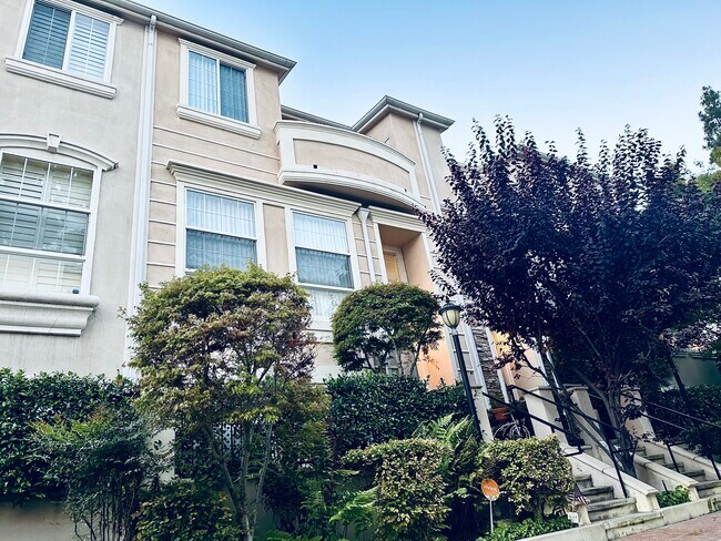 Entrance - 4118 W Kling St