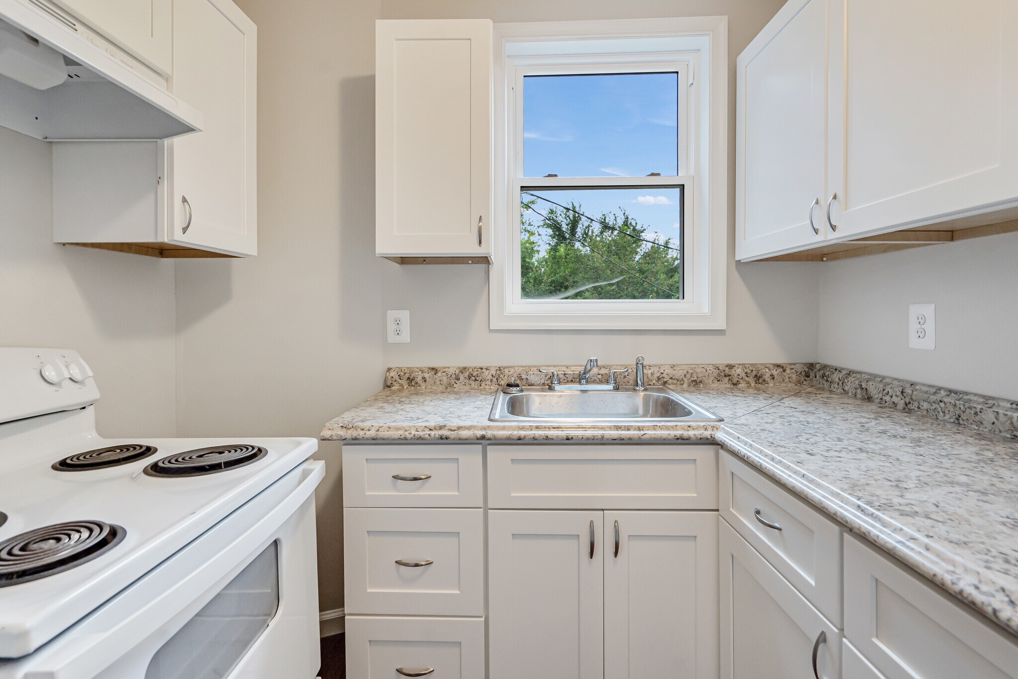 Building Photo - 1340 Pontiac Ave