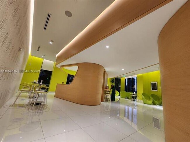 Building Photo - 501 NE 31st St