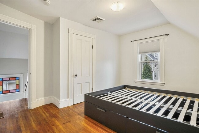 Building Photo - 16 Gordon St